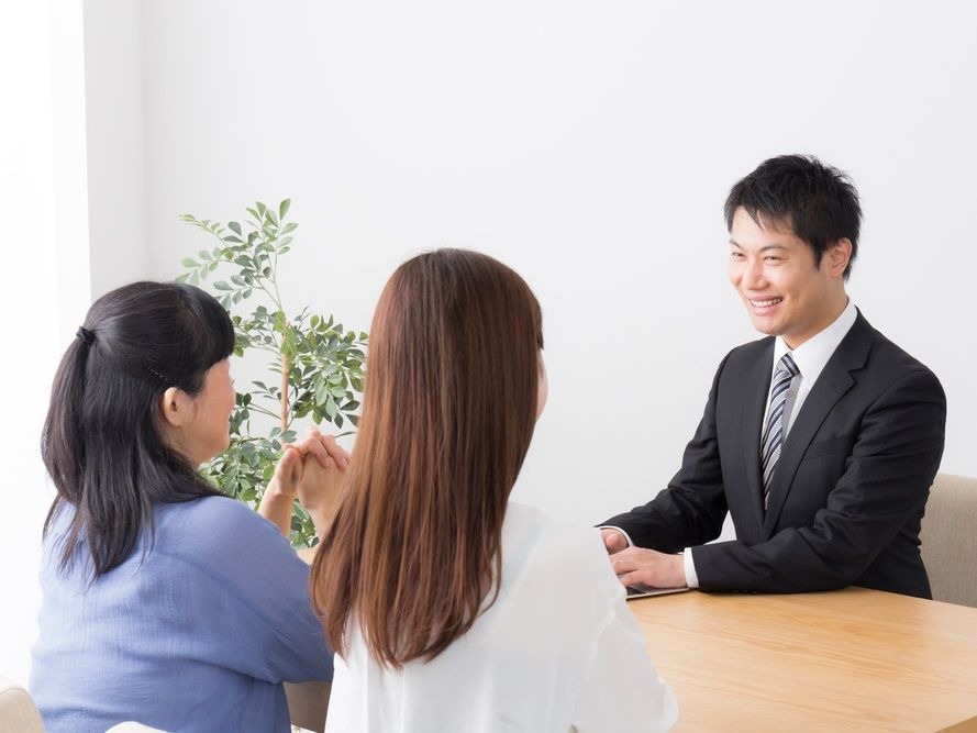 Q1.留学の手続きはどのようになりますか?