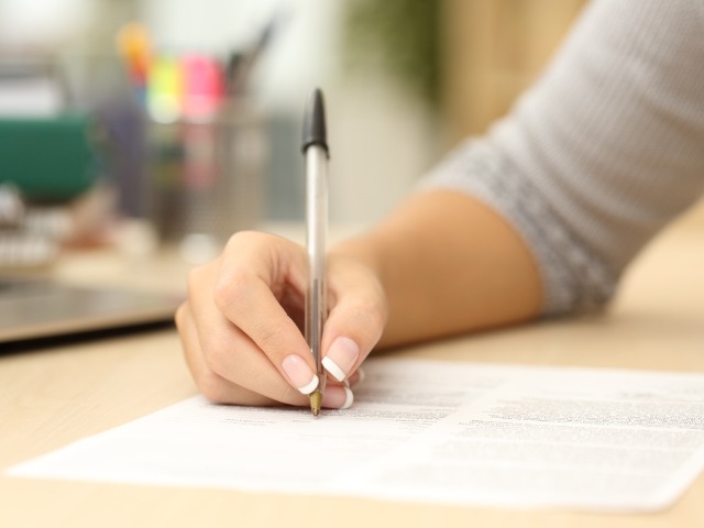 Q2.学校の申込みはどのようにしますか?