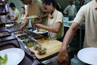 快適な衣食住を提供する、日本人のために作られた学校