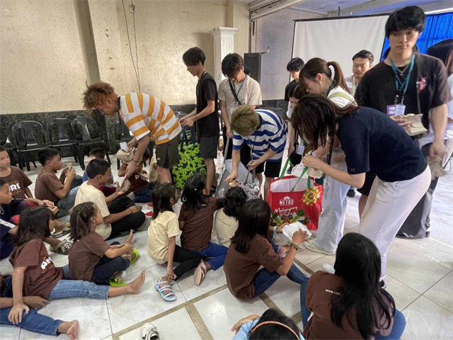 3D Academyボランティアの様子(ギフト)