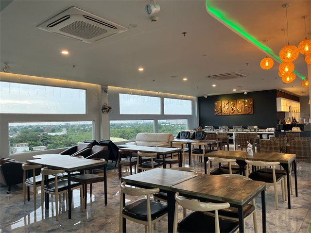 Joyful Educationのルーフトップレストランとバー