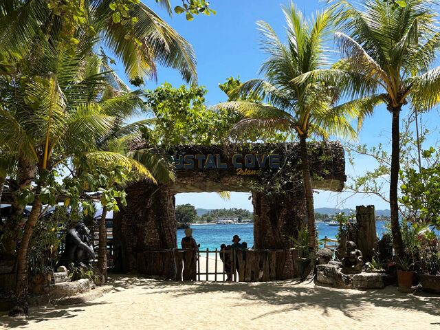 Crystal Coveの島の玄関口