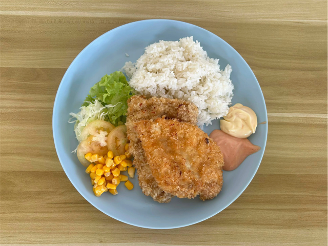 食事例（チキンカツ）