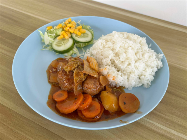食事例（肉団子のトマトソース煮）