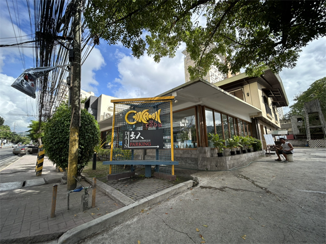 徒歩5分のフィリピン料理レストラン