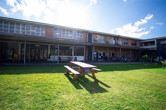 学校の裏庭