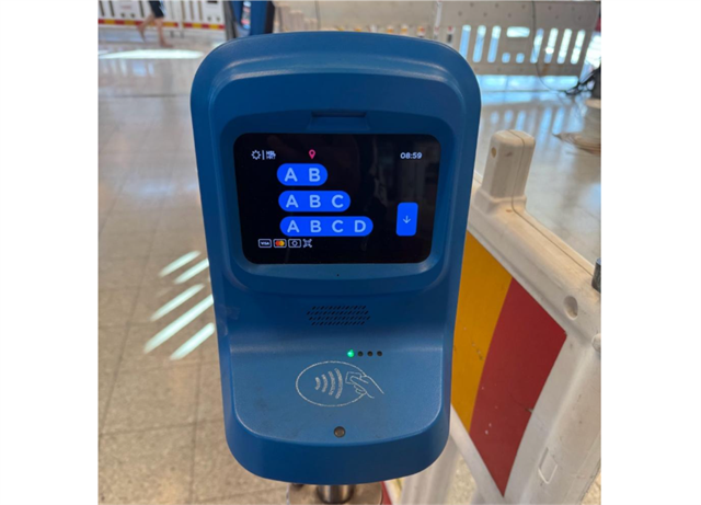 HSL(ヘルシンキ地域交通局)のチケット販売機械